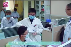 老总吴医生新晋一助，进行了人生第一台手术！严厉的@丁以群 是怎么评价的呢？#我的白大褂 #手术 #医学生 