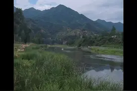 嵩县车村镇两河口村，车村镇到嵩县的公里穿村而过。这里有山有水，还有不收费的景区。而且还凉快。视频封面