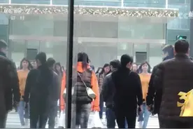 #315晚会 曝光揭秘名表维修内幕：手表原封不动躺一夜，几千维修费就到手。视频封面