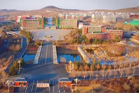 航拍淄博师范高等专科学校，校训：立德树人