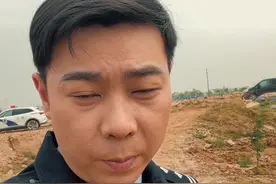 #警察警衔 问题来啦？二杠二是警衔的什么级别？A二级警监 B二级警司 C二级警督 #警察 #扫黑风暴 #影视拍摄现场视频封面