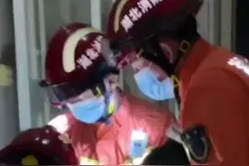 “熊孩子”被卡洗衣机，竟然是为了洗澡脱衣方便......#政媒原创作者联盟#懂我的神操作  @黄石消防视频封面