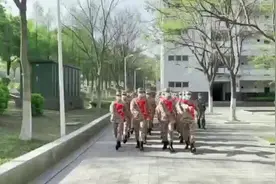 携笔从戎，矢志献身国防，燃烧青春追逐迷彩梦想…又是一年人伍时视频封面