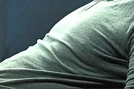 #影视解说 #善恶两面 男人醒来却变成海象？视频封面