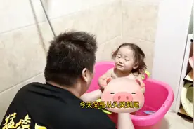 不爱洗澡的小安宝，你家孩子也这样吗视频封面