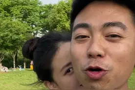 这期满满的干货情侣拍照技巧，看完的人都成功脱单了。 #李小龙摄影教学 #情侣拍照 #拍照姿势