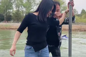 差点没抱住#专业运动请勿模仿 😀😀😀视频封面