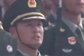 #国庆阅兵 向！右！看！ 这三个字太提气，铿锵带感，整齐划一，尽显中国军队的威武与雄壮！ 怒赞！视频封面