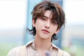 #蔡徐坤 看经纪人来电的反应哈哈哈哈哈哈哈哈笑晕了！蔡小葵喜剧人实锤🈶️#蔡徐坤看经纪人来电的反应视频封面