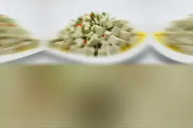 一定要通过正规渠道购买豆制品，购买时注意生产日期、是否有异味等，近期尽量不要生吃豆制品，加热熟制之后食用。视频封面