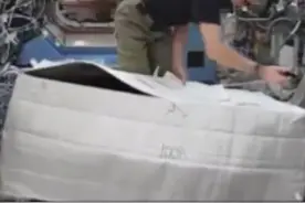 #开宇宙玩笑， #NASA宇航员伪装成猩猩整蛊视频封面