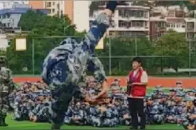 哨声一响，无论正在做什么，都必须叫停！#军训 #当军训遇上才艺展示@抖音短视频视频封面