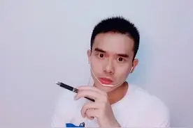 男人热恋的时候他会变得可怜巴巴 女人热恋的时候她会变得神经兮兮 #小彭脱口秀 @抖音短视频视频封面