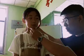 张口练习，帮助拓展口腔共鸣空间，同时伸出舌头视频封面