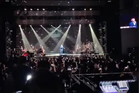 总感觉此刻你应该在我身边#林俊杰 #裹着心的光视频封面