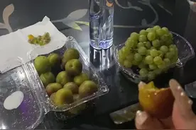 以后就让我在重庆谈恋爱结婚吧，耙耳朵太爱老婆了，厨房男孩子，女孩子坐客厅等着吃饭视频封面