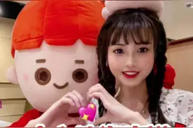 一个人吃火锅也挺开心的视频封面