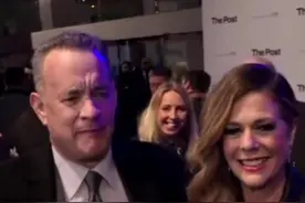 “阿甘”汤姆汉克斯及妻确诊新冠肺炎为首位公布确诊的美国名人#美国 #好莱坞 #疫情全知道 @南风窗数读 @抖音视频封面