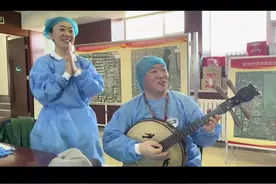 北京抗疫斗争中的民建志愿者在休息时唱歌祝福、鼓劲！#北京抗疫 #志愿服务 #思想微评 #思想火炬 #走路逛北京 #爱我中华 #意识形态 #朱继东视频封面