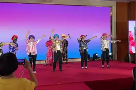 男人穿上旗袍比女人还妩媚动人#舞台无处不在 #演出现场视频封面
