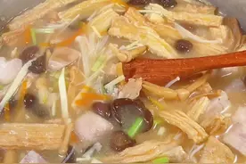 闽南特色美食，素卤面带给大家，你们会喜欢吃吗#抖音美食推荐官 #福建美好推荐官 #美食教程 #跟着抖音学做菜 #闽南语逗句 #抖音美食创作人 #闽南珠