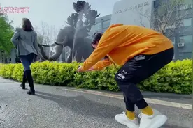 教你一个动作拍小姐姐高级感短片!#手机摄影 #摄影教学 #创作灵感视频封面