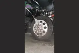 我们来了解一下美国卡车它为什么总是那么干净？#美国卡车司机 #汽车文化 #第一视角 #一人一车一世界 #撸车日常 #国外生活视频封面