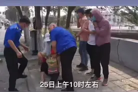 处处温情在，执法车变身“救护车”#新乡 #执法车#救护车#温情执法 #温暖瞬间#民生@抖音短视频视频封面