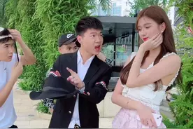 杨柳细腰和修长的腿，一看就是白富美😝！@紫薇💗@豪哥车模之家#斌少#豪哥车模之家视频封面