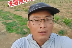 野钓鲤鱼光冒泡，不吃钩怎么办？这个问题我们去年就出过专题视频跟大家去聊这个话题了，但是不知道为什么很多钓友还是反复在评论区提问这种问题，是不是我们免费分享知识显得太廉价了，导致钓友压根就不珍惜呢？今天讲的这一套是一个完整的逻辑推理，你也搞不明白了就先收藏起来回去慢慢品。#2022dou来钓鱼 #曲香玉米 #钓鱼 #野钓技巧 #干货 视频封面