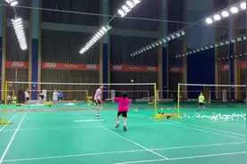 八岁女孩子都那么拼，我们必须努力💪#让体育精神传向世界 #yonex视频封面