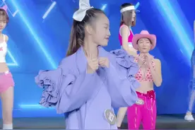你们熟悉的32号！刚做车模的时候所有人都不看好，现在出场费高达10万，净身高180的个子，走到哪里都是焦点#国际超模大赛 #豪哥车模之家 @国际超模大赛 @是你依然视频封面
