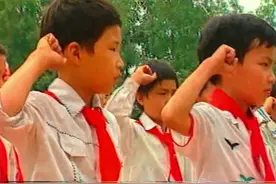 当年加入少先队带上红领巾的场景，你还历历在目吗 #湖南娄底视频封面