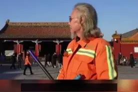 近日，沈阳最潮环卫大爷火了。视频封面