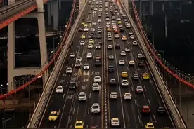 我们奔跑在这条路的中间，却迷失在这条路的两端..#日落大道视频封面