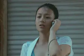 发生在《两个世界》的爱情故事视频封面