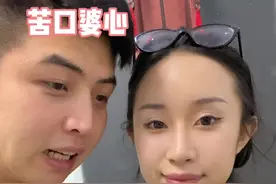 F1赛车手秀似乎对我给她打造的这一套专属装扮 有点不满意呢@六1 #情侣日常视频封面