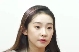 #电影少年的你 胡小蝶扮演者#张艺凡 谈与周冬雨第一次对戏的场景和感受#周冬雨