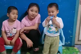 家人们，早上好！#手势舞  #三个小可爱@东北一家人（大双子） 视频封面
