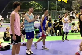 怎么才算会打篮球～至少得晃倒吧！！！#野球场 #拿球说话 #晃倒视频封面