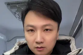 公厕严格执行扫码查验核酸，为何引发争议？#济南公厕执行场所码扫码如厕 #大v快评视频封面