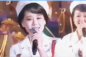 #dou上热门 朝鲜牡丹峰乐团美女演唱中文歌曲，热情豪放，优美动听，人美歌甜，使人感动。@dou+小助手视频封面