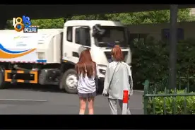 把脚翘到副驾驶座上被打，乘客觉得“过了”视频封面