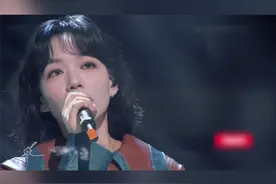 什么都不是爱的对手，与之相配的只有爱。希望大家都可以拥有爱。#不单身音乐派对开播 #音乐现场
