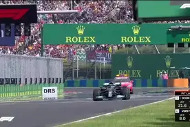 F1名场面。汉密尔顿独自一人发车。#f12022 #速度与激情 #赛车🏎视频封面