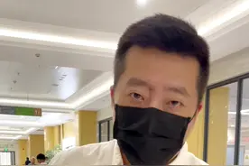 欣欣恢复得很好！我在桐乡市第二人民医院，看到了可爱的欣欣！6楼坠落没有大伤，万幸！感谢徒手救人的沈东和陆晓婷#大v说 #徒手接女童的好心人找到了 #被托举的坠楼女童发声 #救坠楼女童青年获见义勇为证书视频封面