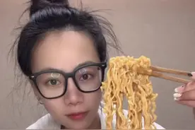 我再说一次，胡辣汤里泡方便面真的很绝！#河南美好推荐官视频封面