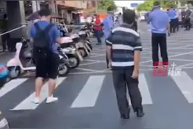 18日，深圳新增2例确诊病例：1例与东莞确诊病例是夫妻，1例为机场某餐厅服务员。宝安一地调整为中风险地区。视频封面
