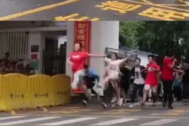 高考结束“一字马”女生火了！曾获五人操世界亚军。这，就是开心到飞起！视频封面