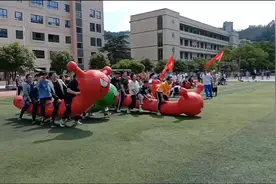 #记录校园生活 学校给高三孩子 开展减压活动，高中时光视频封面